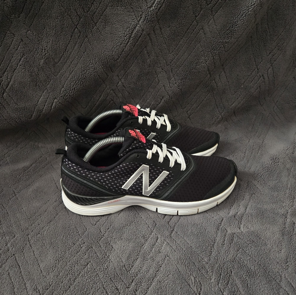 New Balance 711 Running Shoes Womens Sz 8.5B Athletic Sneakers Trainers Black.